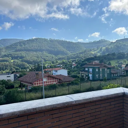 Mikasita Amplia Casa Con Vistas A La Montana Y Terraza Y Jardin Cerca De Bilbao Y Cantabria Holiday home San Juan (Cantabria)
